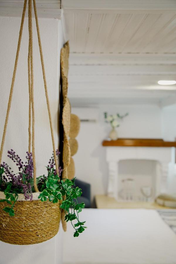 Yard Rooms Corinth Exterior foto