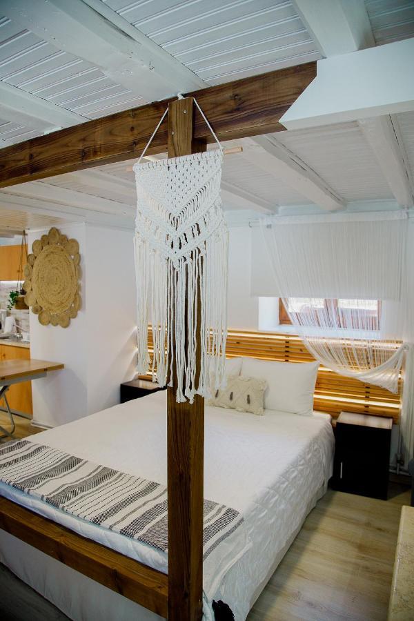 Yard Rooms Corinth Exterior foto