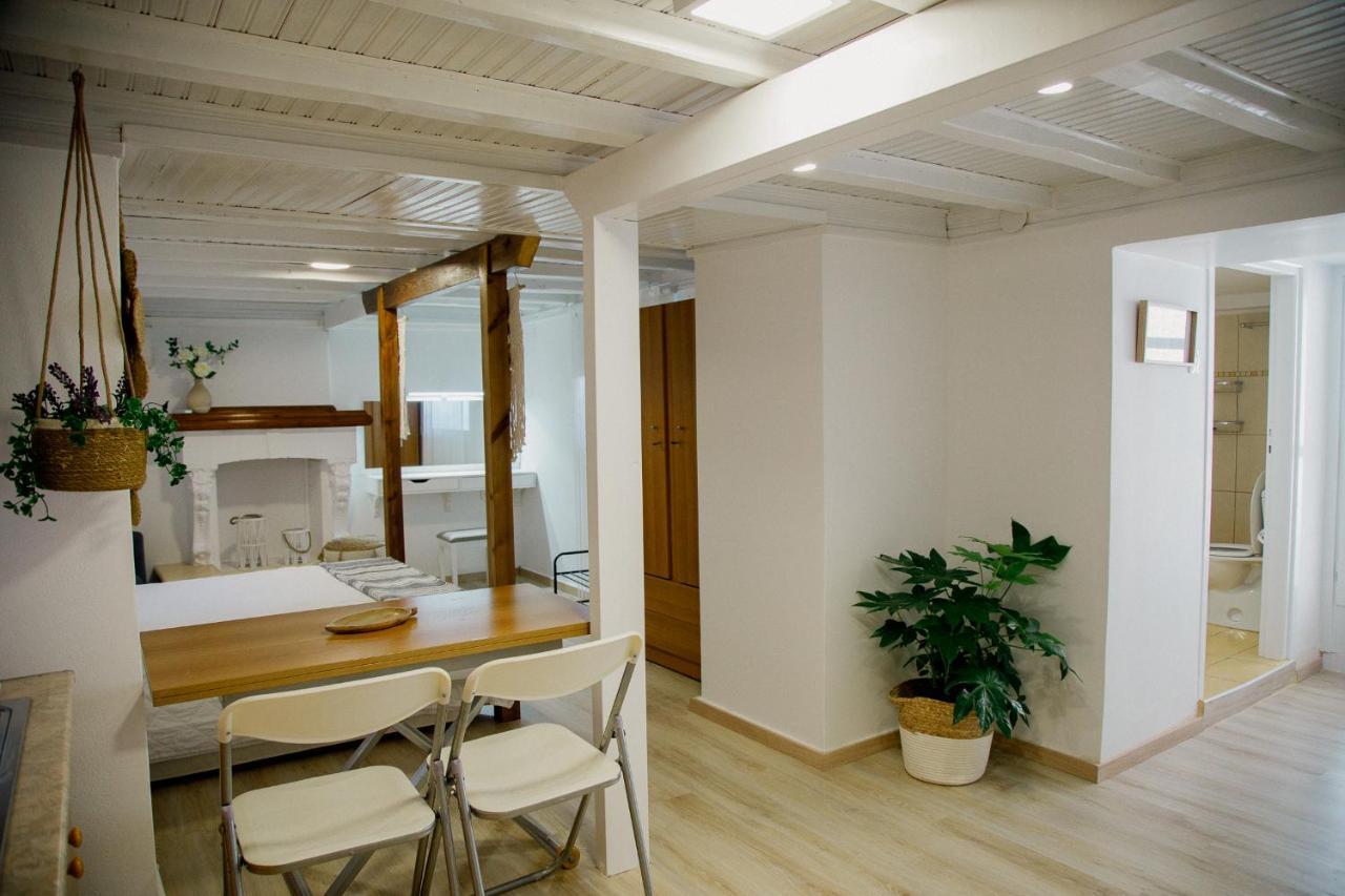 Yard Rooms Corinth Exterior foto