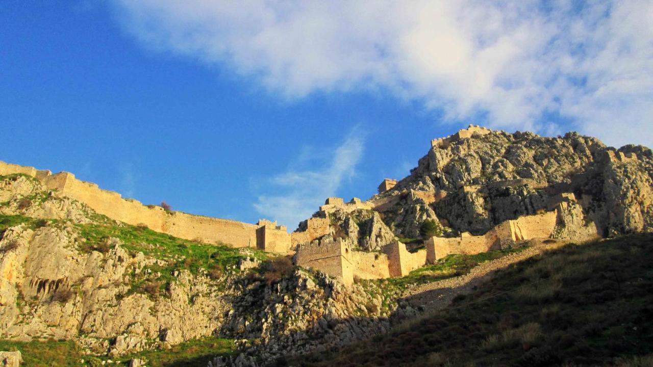 Yard Rooms Corinth Exterior foto