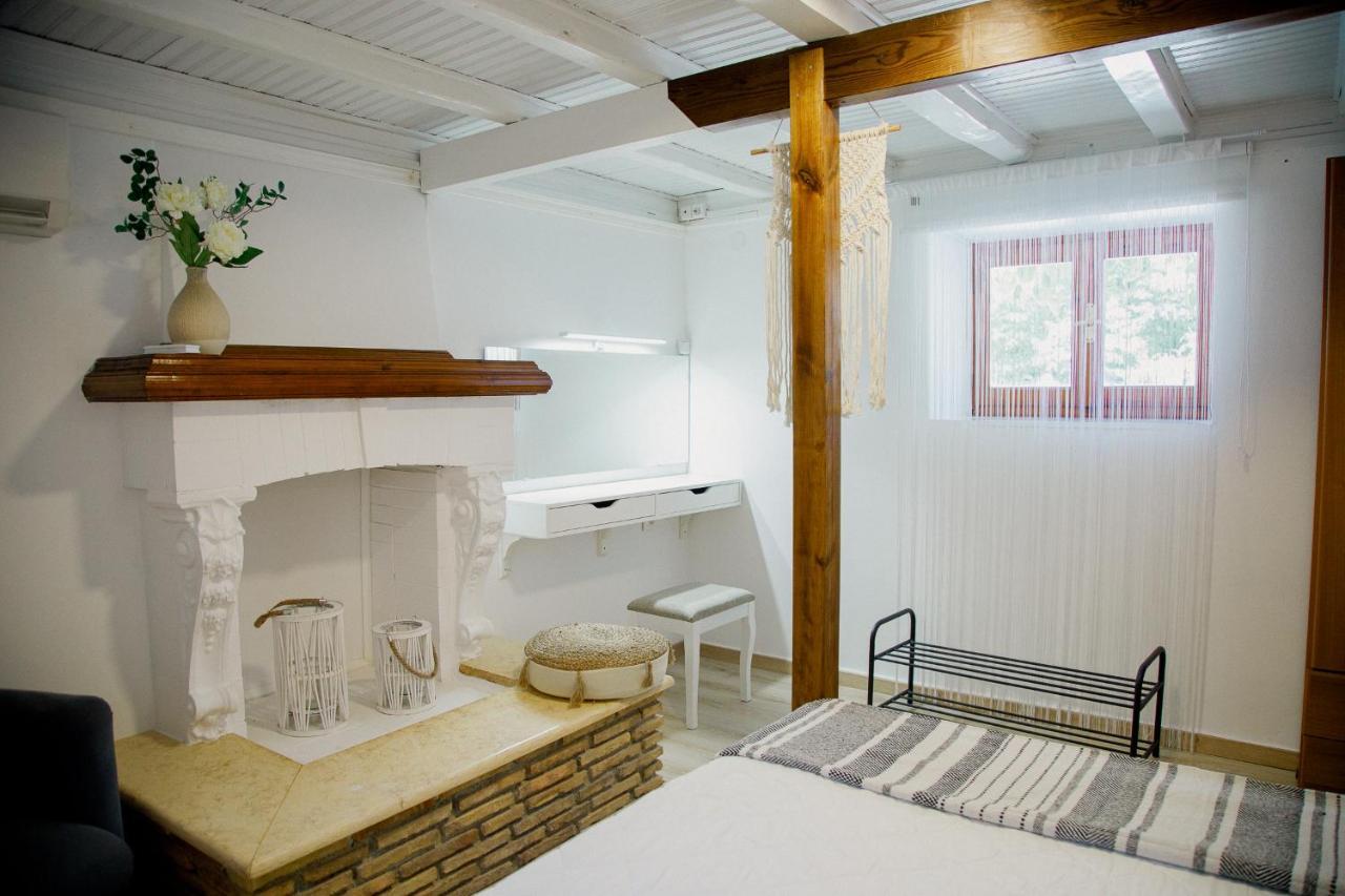 Yard Rooms Corinth Exterior foto
